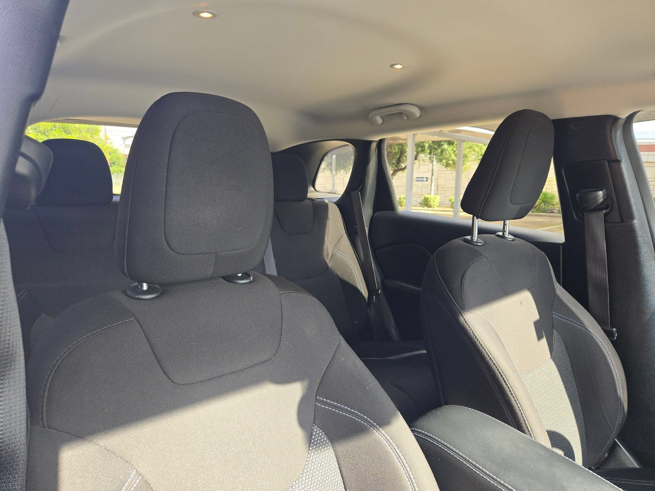 Used 2019 Diamond Black Crystal Pearlcoat Jeep Latitude image 31