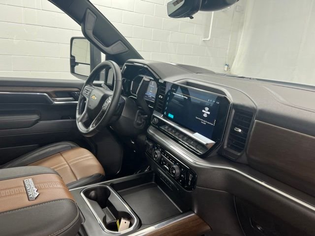 Used 2024 Beige Chevrolet High Country image 27