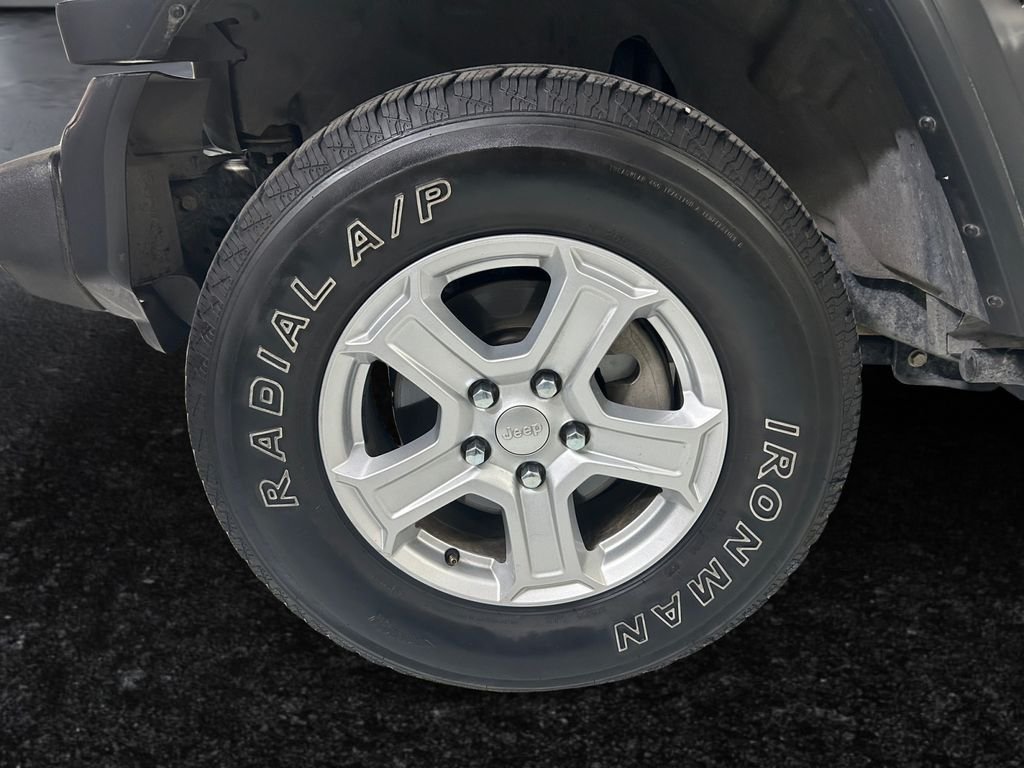 Used 2019 Gray Jeep Unlimited Sport S image 25