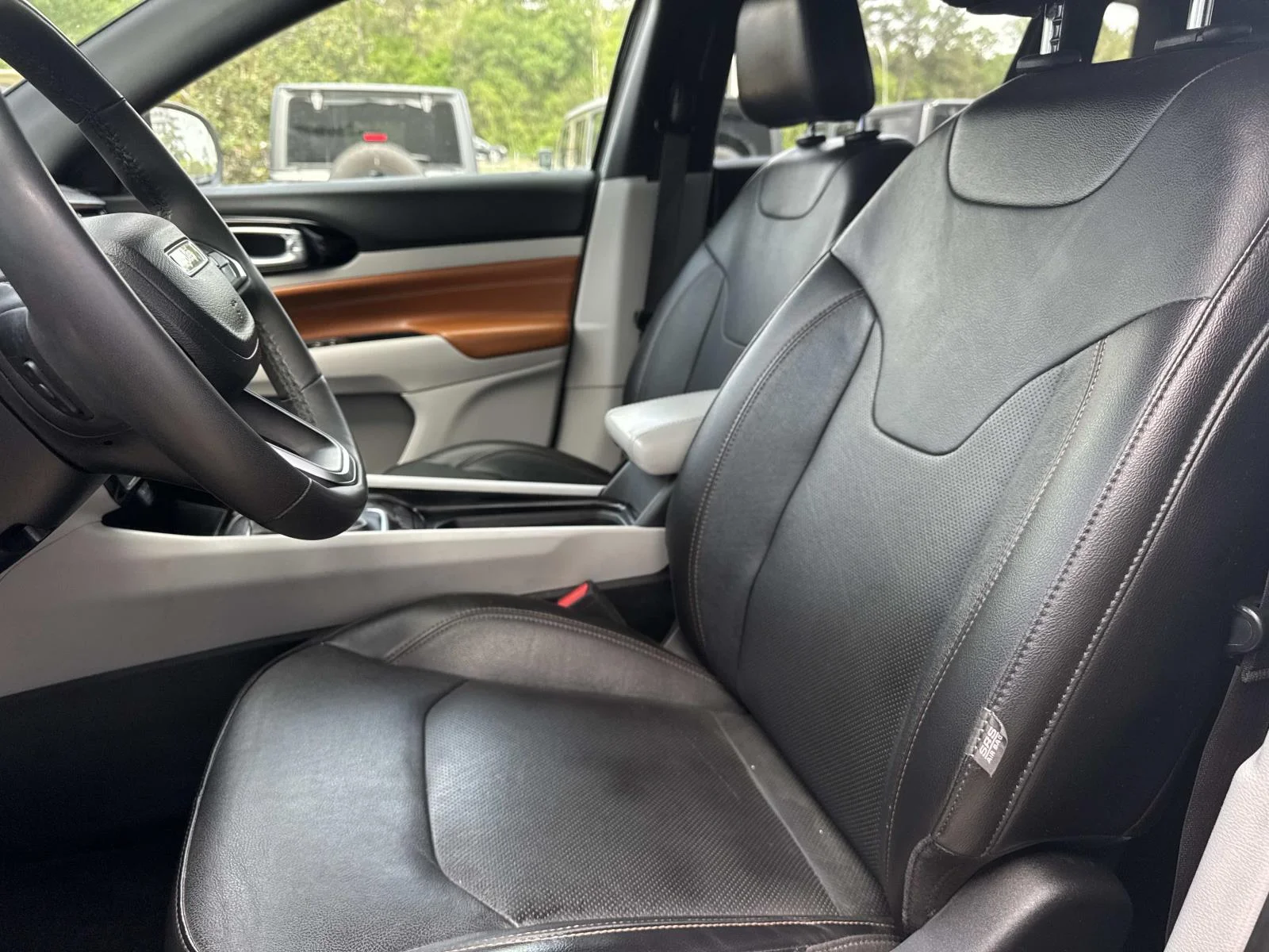 Used 2023 Silver Jeep Limited 4x4 image 15