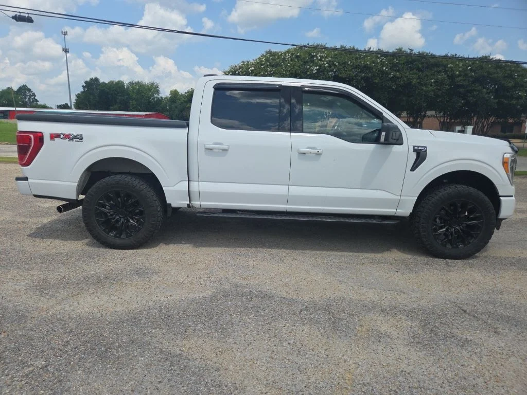Used 2023 Oxford White Ford XLT image 11