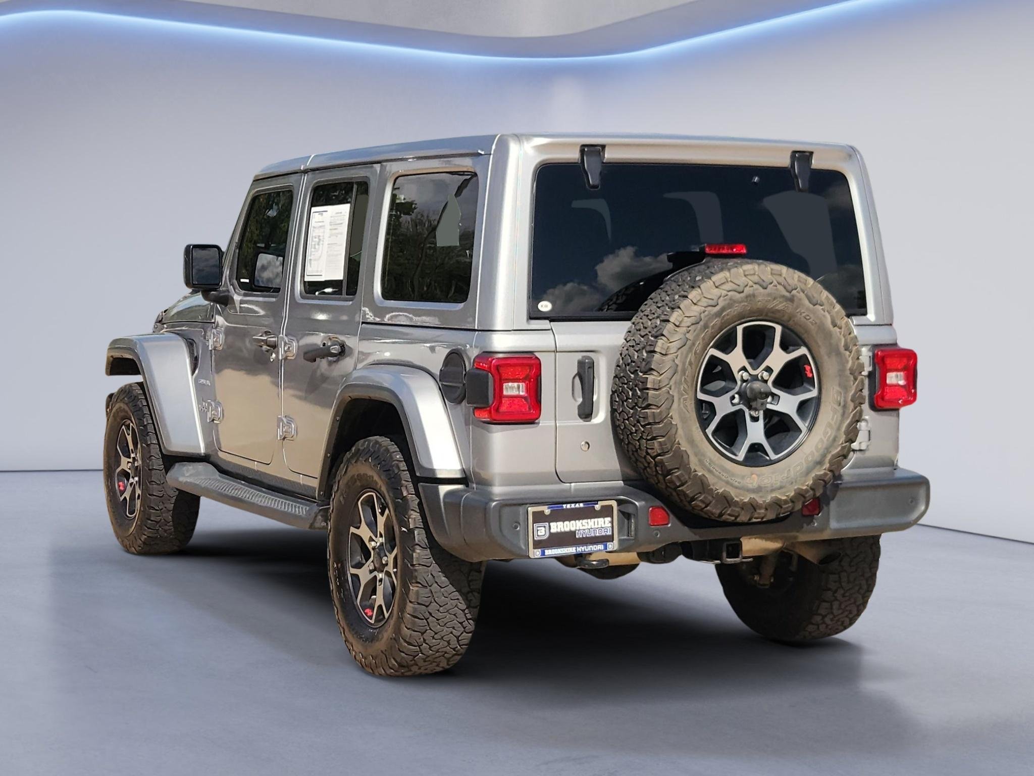 Used 2018 Billet Silver Metallic Clearcoat Jeep Sahara image 8
