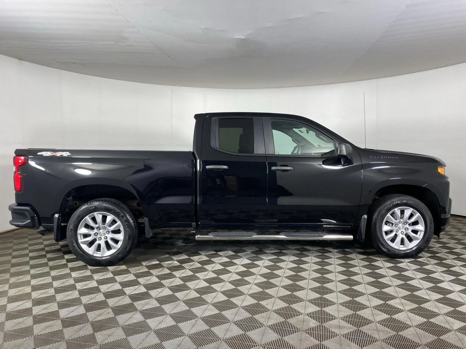Used 2019 Black Chevrolet Custom image 8