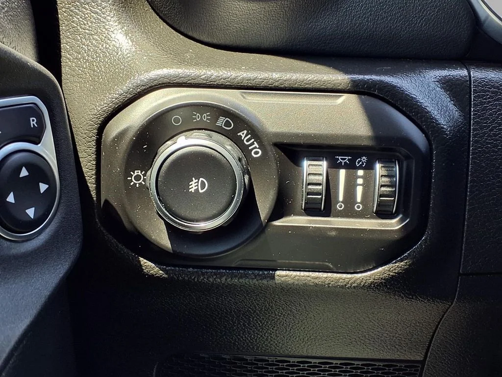 Used 2022 Black Jeep Unlimited Sahara image 18