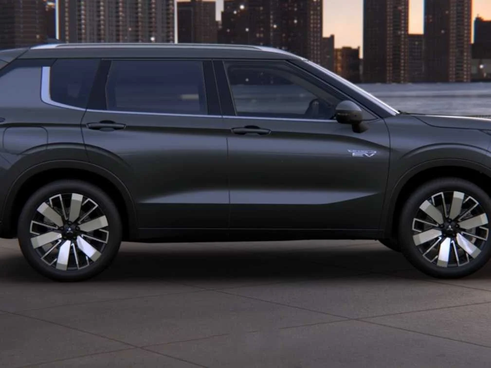 New 2026 Graphite Gray Mitsubishi SEL image 2