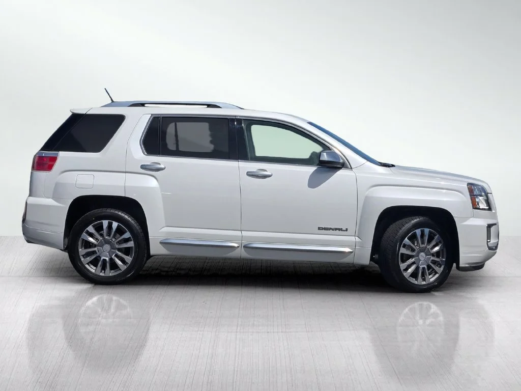 Used 2016 White Frost GMC Denali image 3