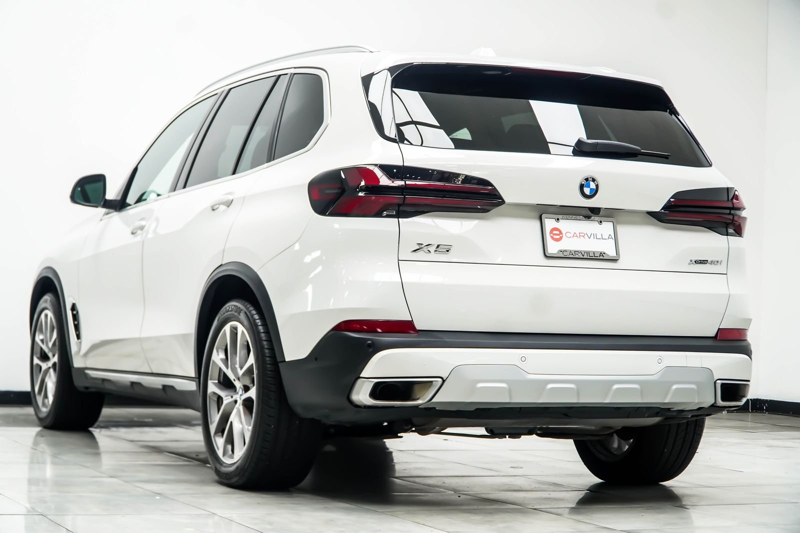 Used 2024 White BMW xDrive40i image 12