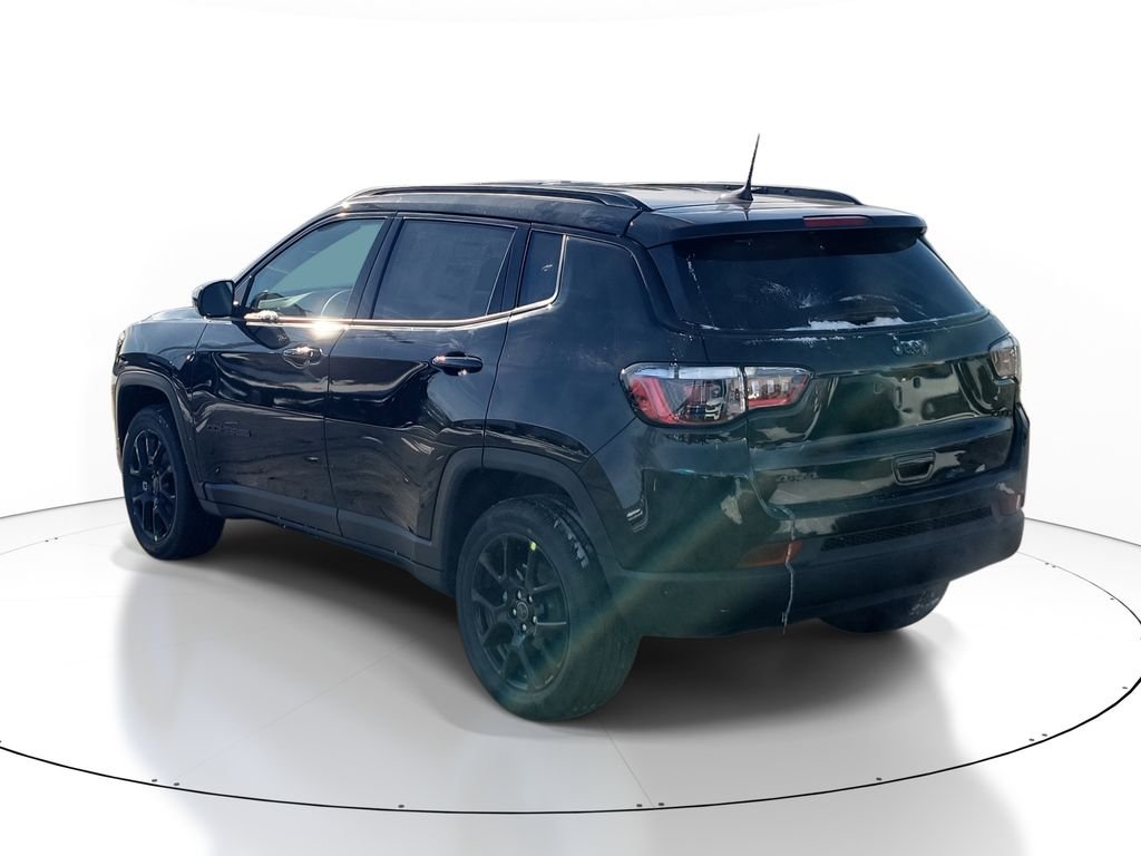 New 2026 Diamond Black Crystal Pearlcoat Jeep Latitude image 3