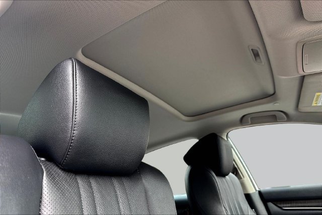 Used 2019 White Honda Touring image 29