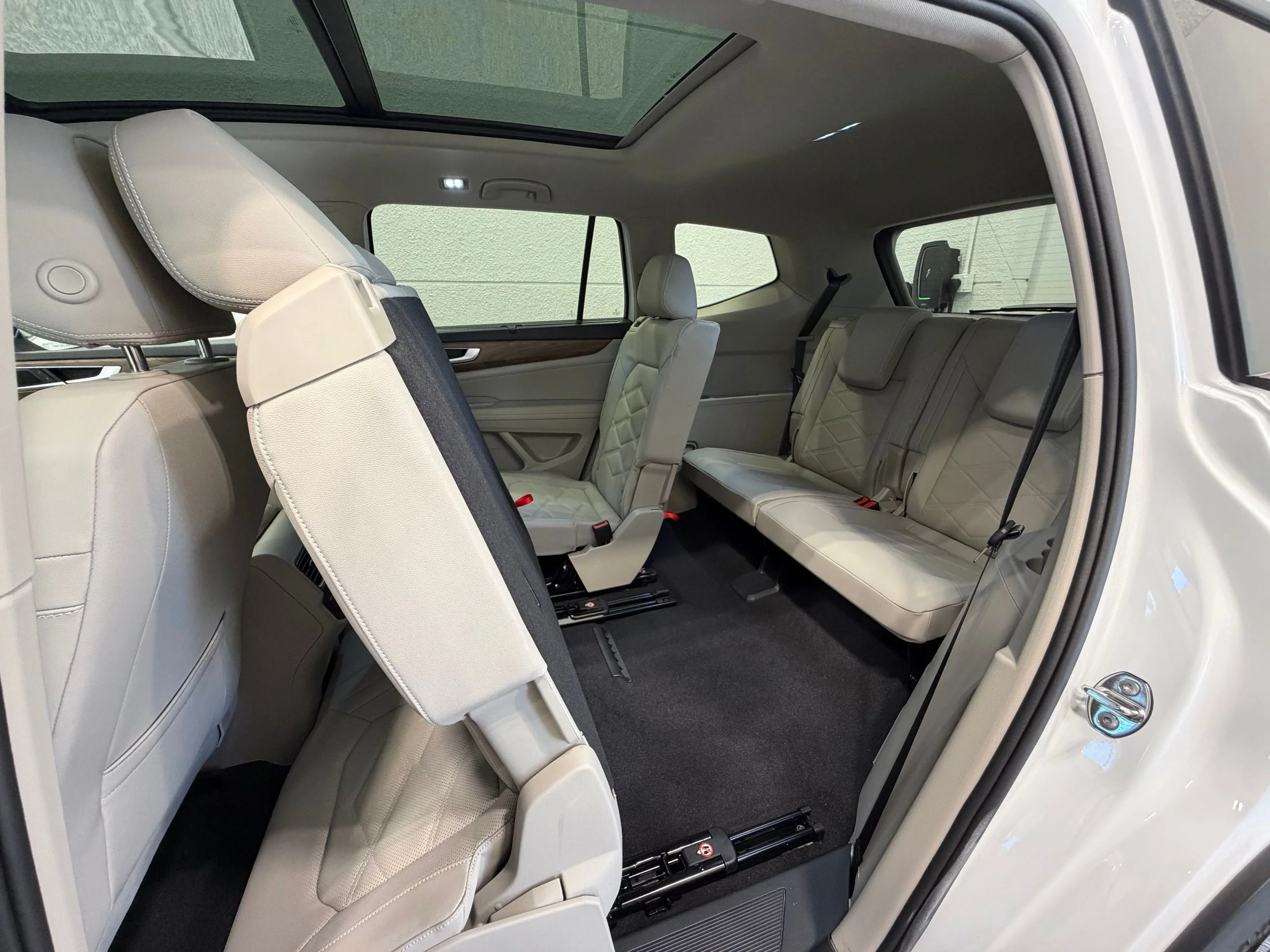 New 2026 White Volkswagen 2.0T SE w/Technology image 23