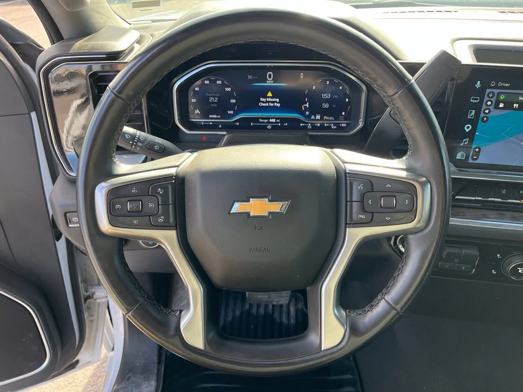 Used 2025 Summit White Chevrolet LT image 11