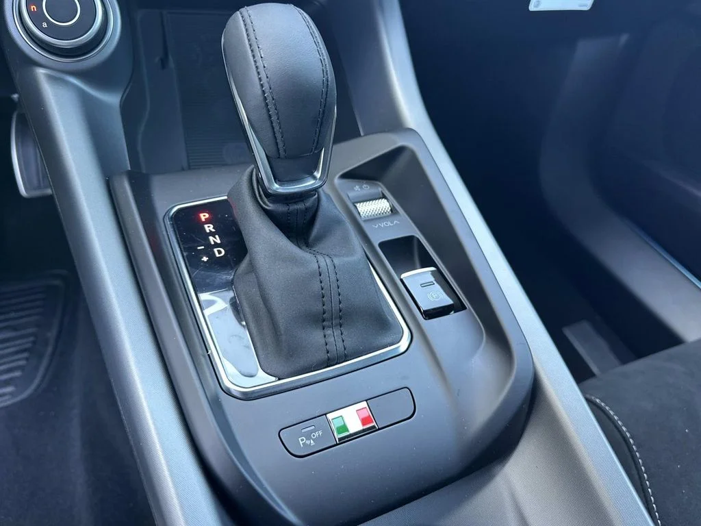 New 2026 Verde (Green) Fangio Metallic Exterior Paint Alfa Romeo Sport Speciale image 23