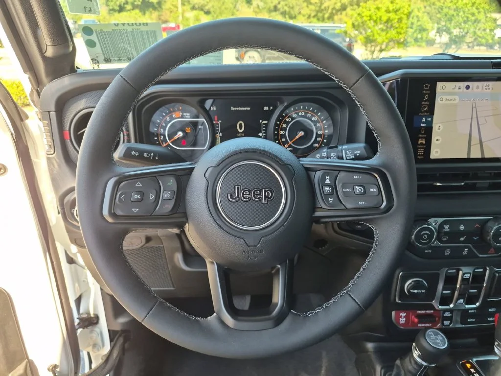 New 2027 White/off-white Jeep Rubicon X image 14