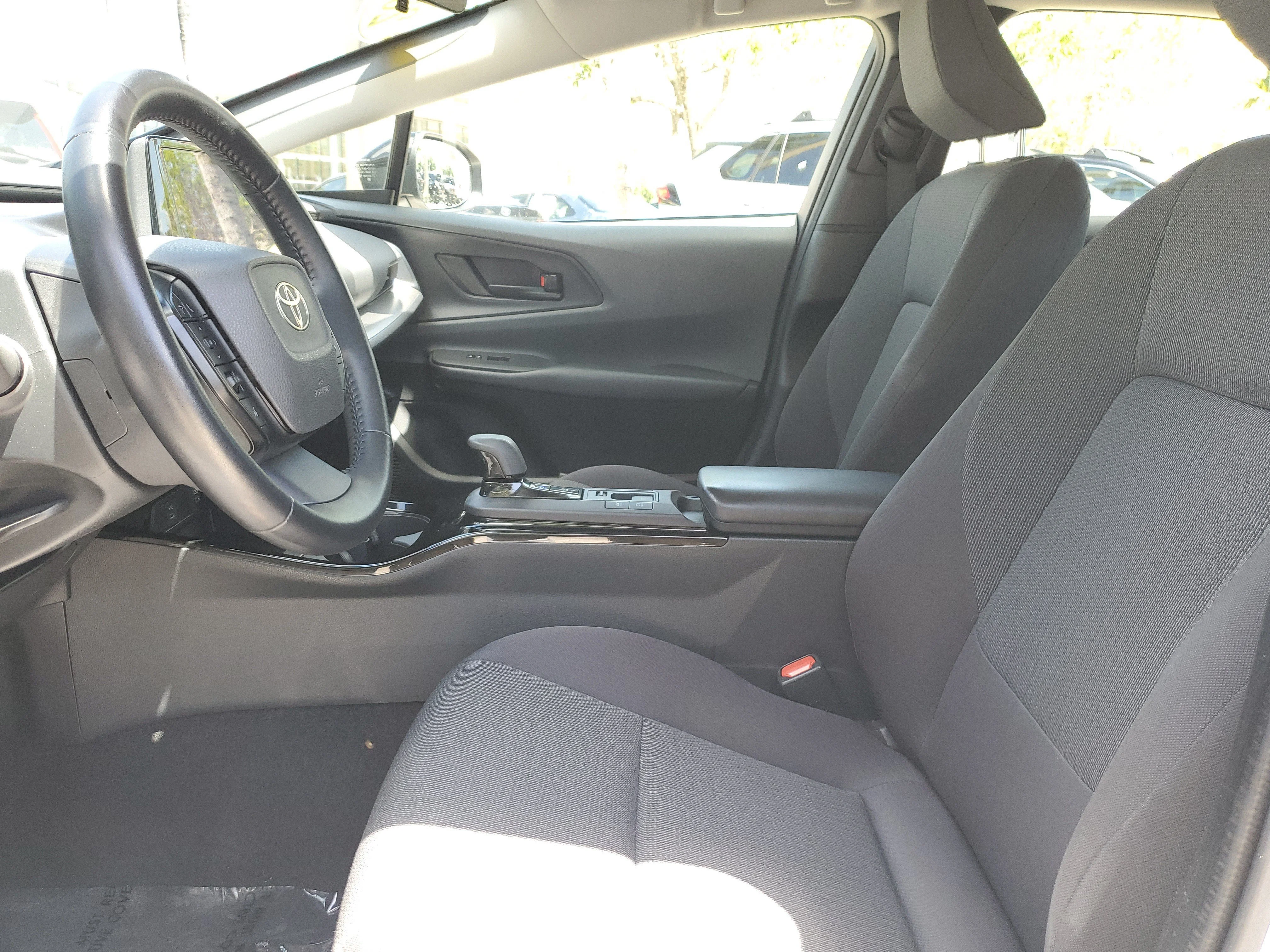 Certified Used 2024 Pearl Toyota LE image 17