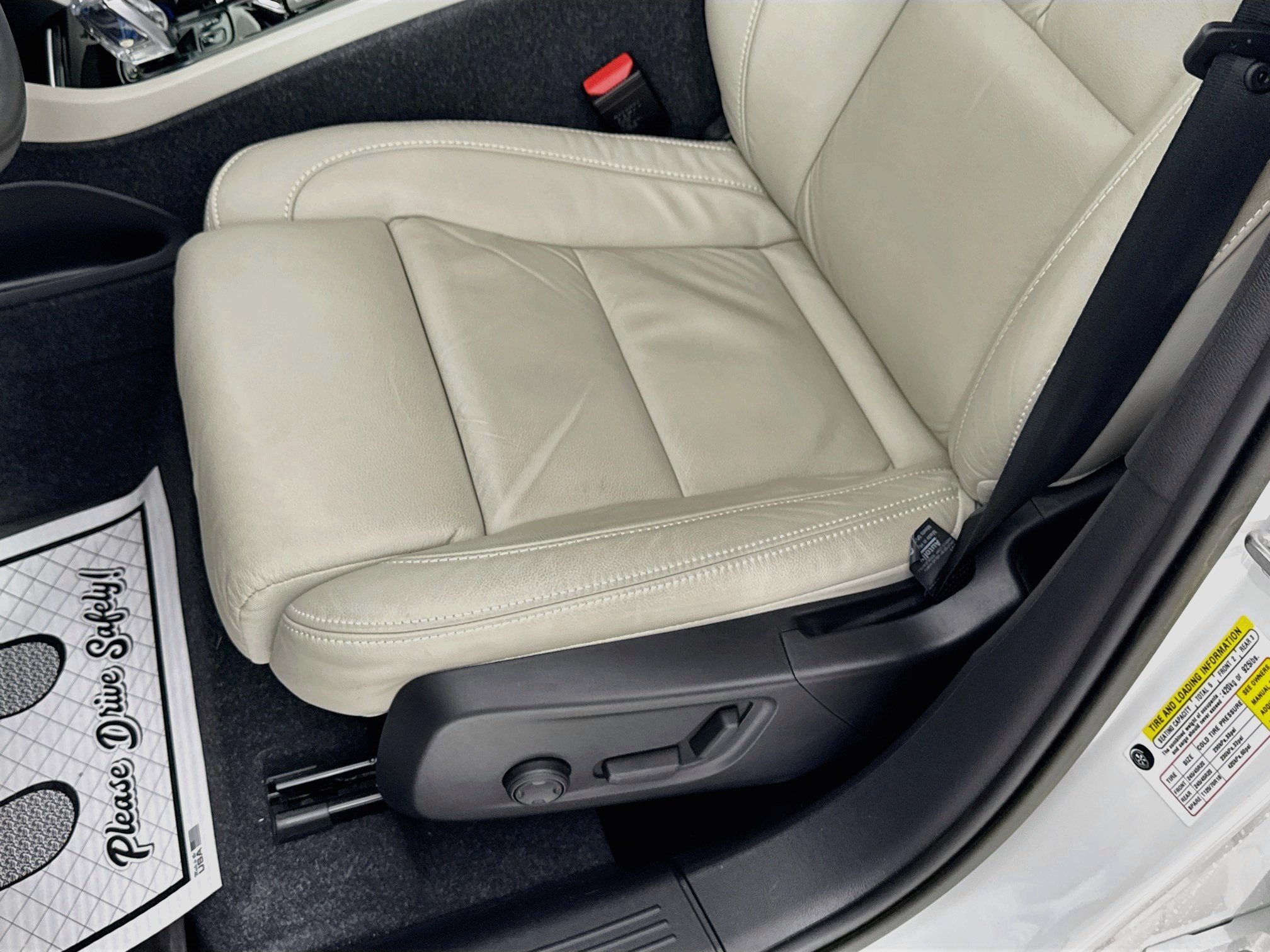Used 2023 Crystal White Metallic Volvo Plus Bright Theme image 19