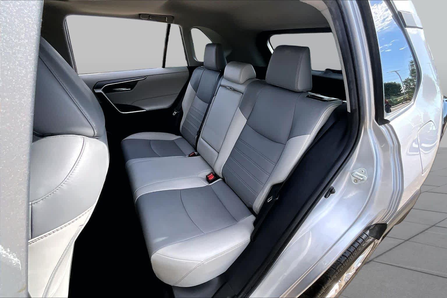Used 2024 Silver Sky Metallic Toyota XLE Premium image 20