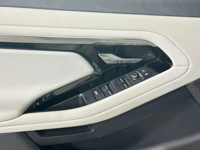 Used 2020 Fuji White Land Rover S image 19