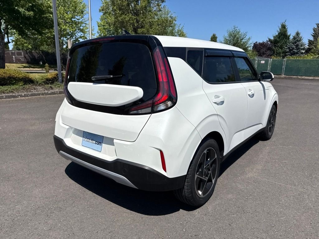 Used 2023 Snow White Pearl Kia EX image 7