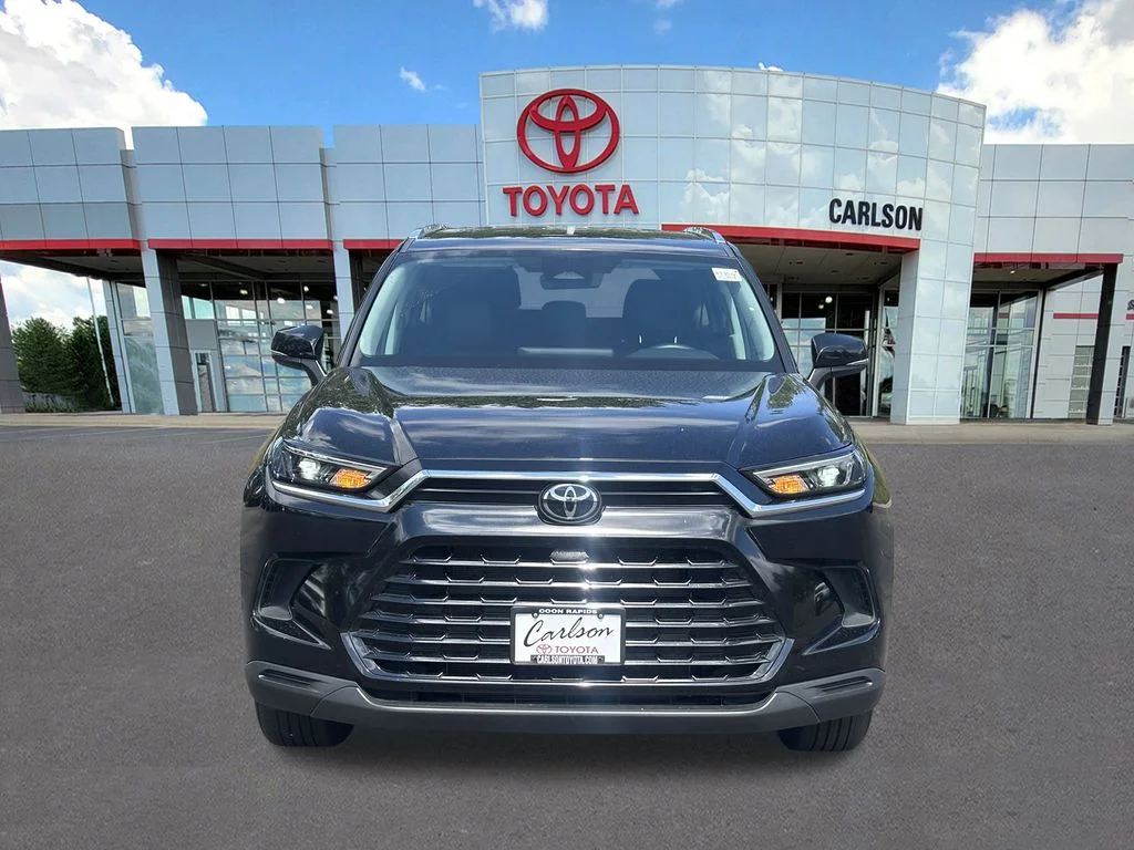 Used 2025  Toyota XLE image 2