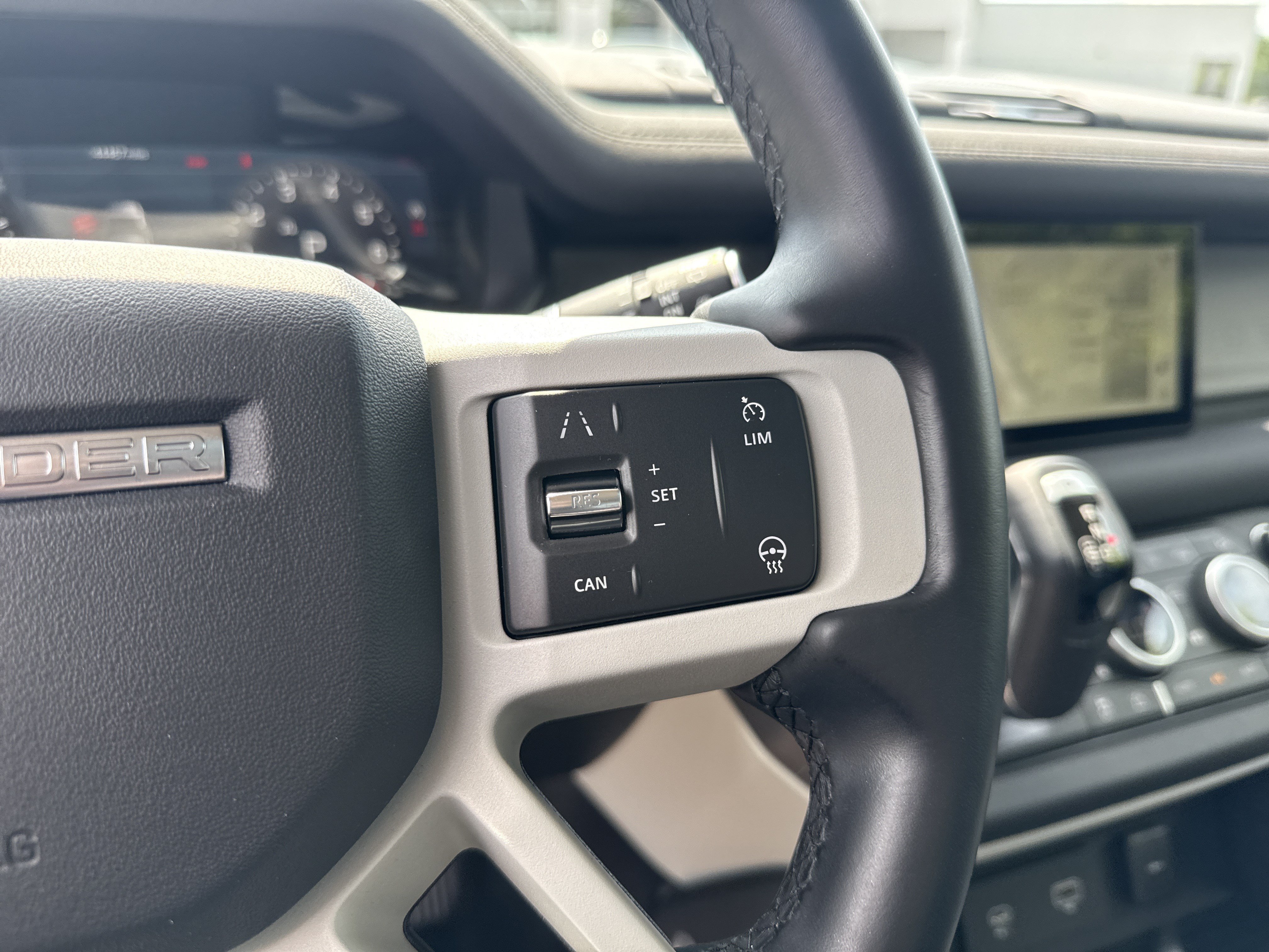 Used 2023  Land Rover S image 14