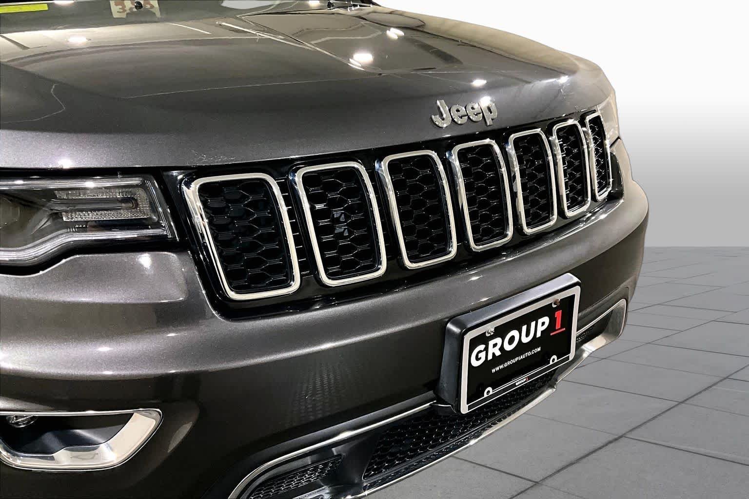 Used 2017 Granite Crystal Metallic Clearcoat Jeep Limited image 31