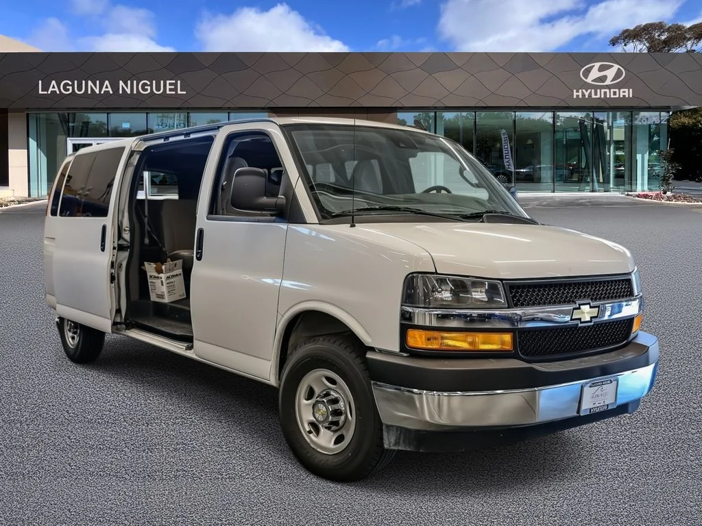 2024 Chevrolet Express 3500 LT Extended's photo