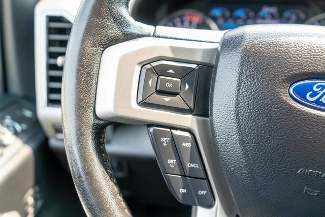 Used 2020 White Ford Lariat image 27