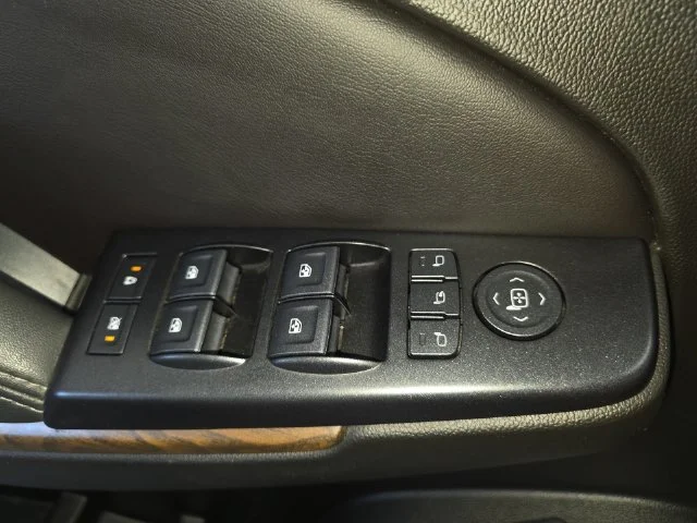 Used 2019 White GMC Denali image 30