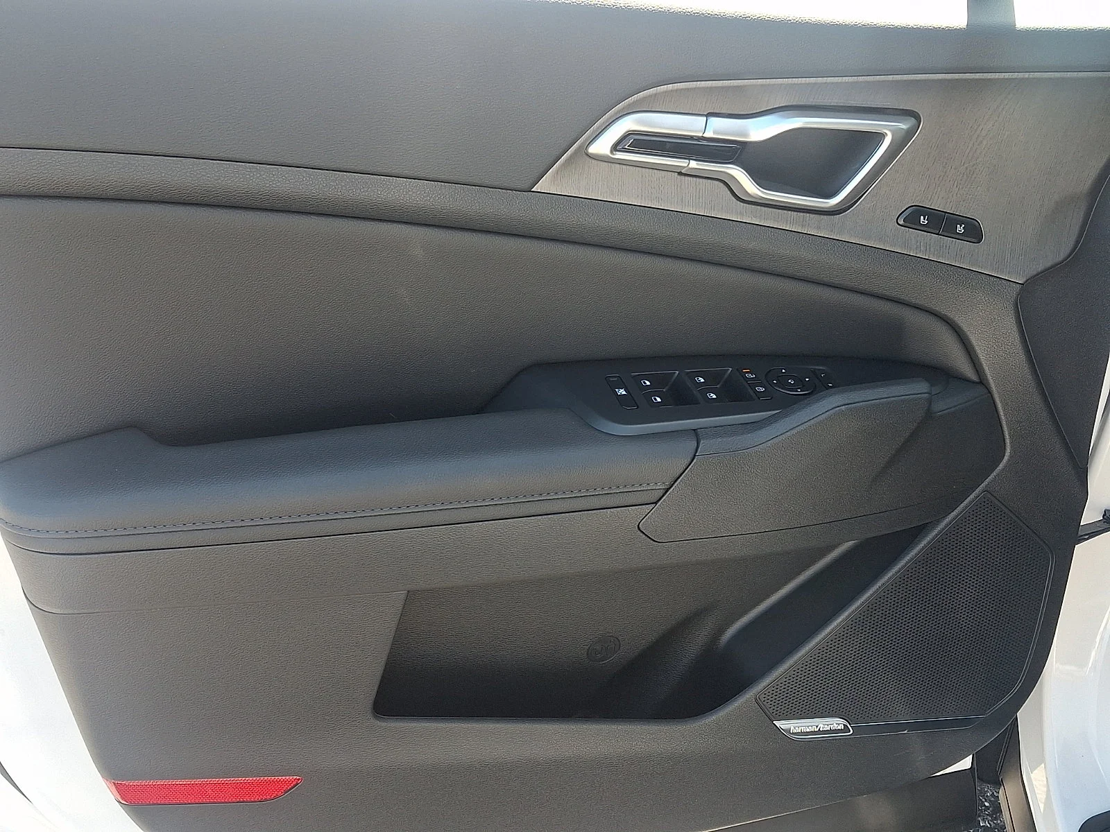 New 2027 White Kia X-Line image 12