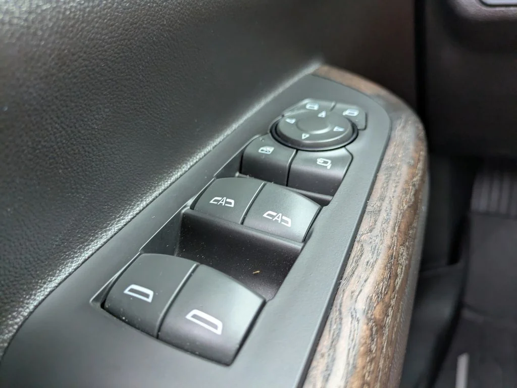 Used 2023  GMC Denali image 29