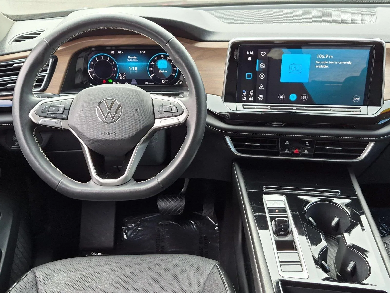 Used 2024  Volkswagen 2.0T SE w/Technology image 30