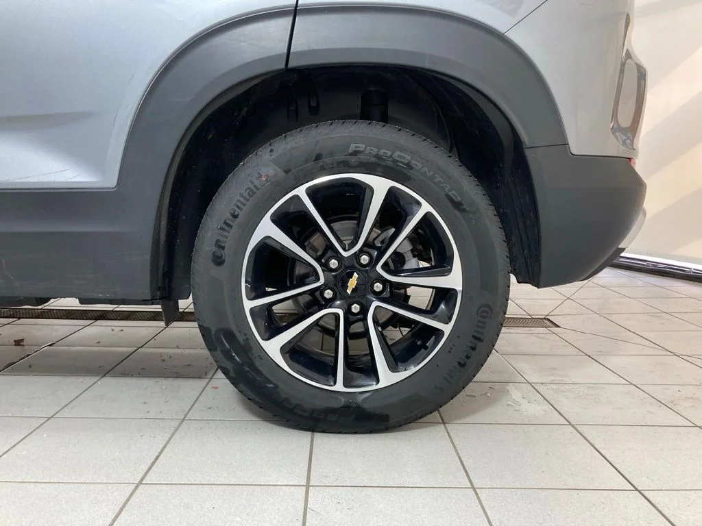 Used 2025 Gray Chevrolet LT image 25