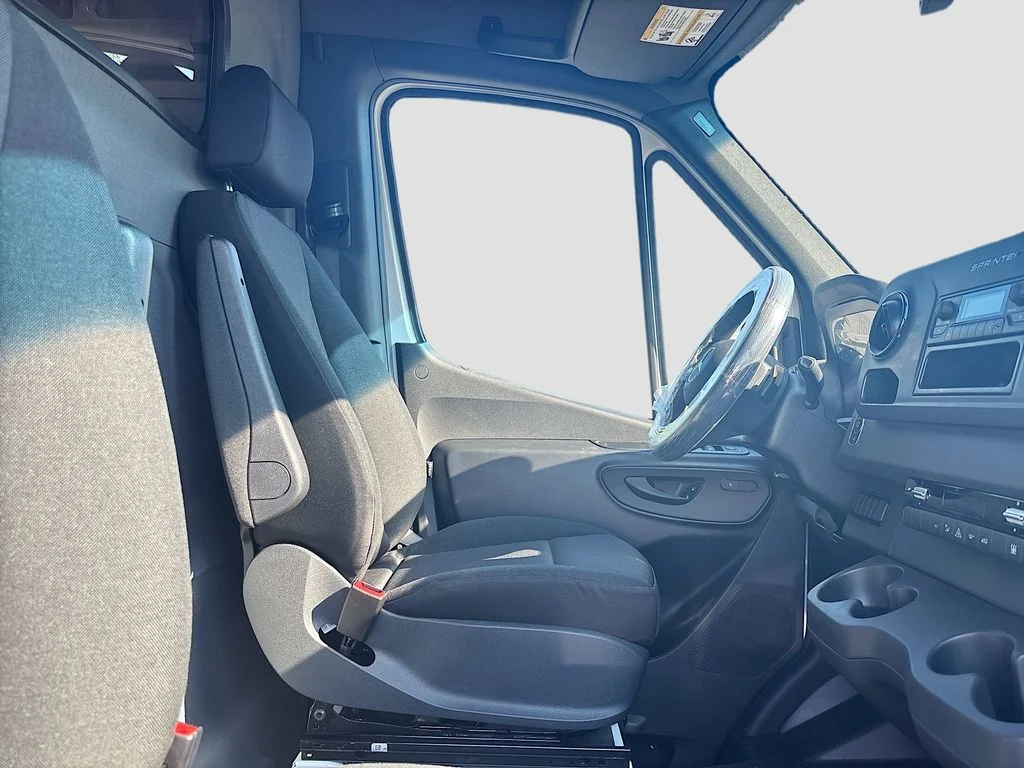New 2025  Mercedes-Benz Cargo 170 WB image 20