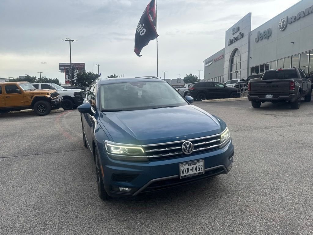 Used 2018 Blue Volkswagen 2.0T SEL Premium image 11