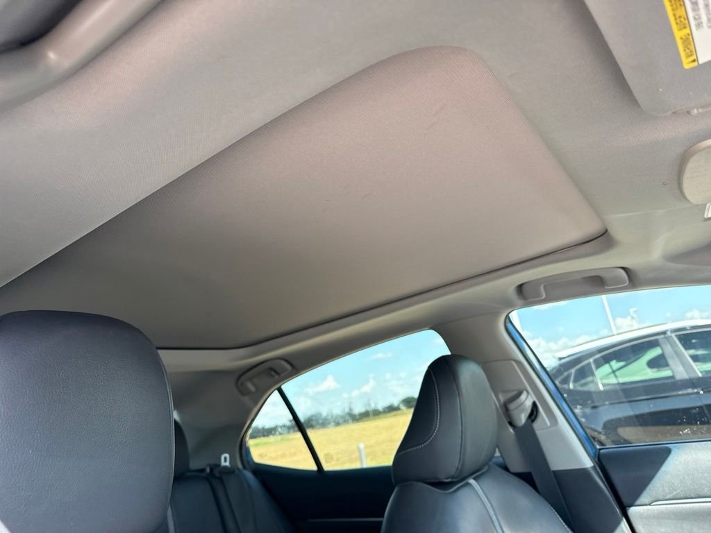 Used 2019 Blue Toyota SE image 9