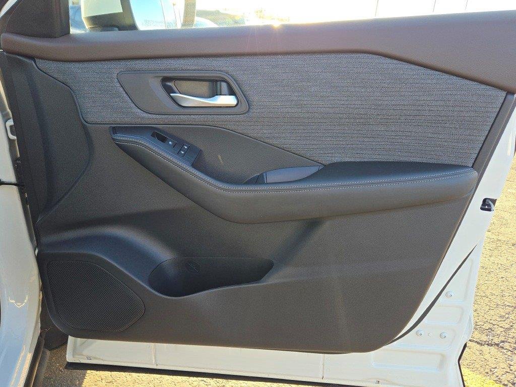 Used 2023 White Nissan SV Intelligent AWD image 8