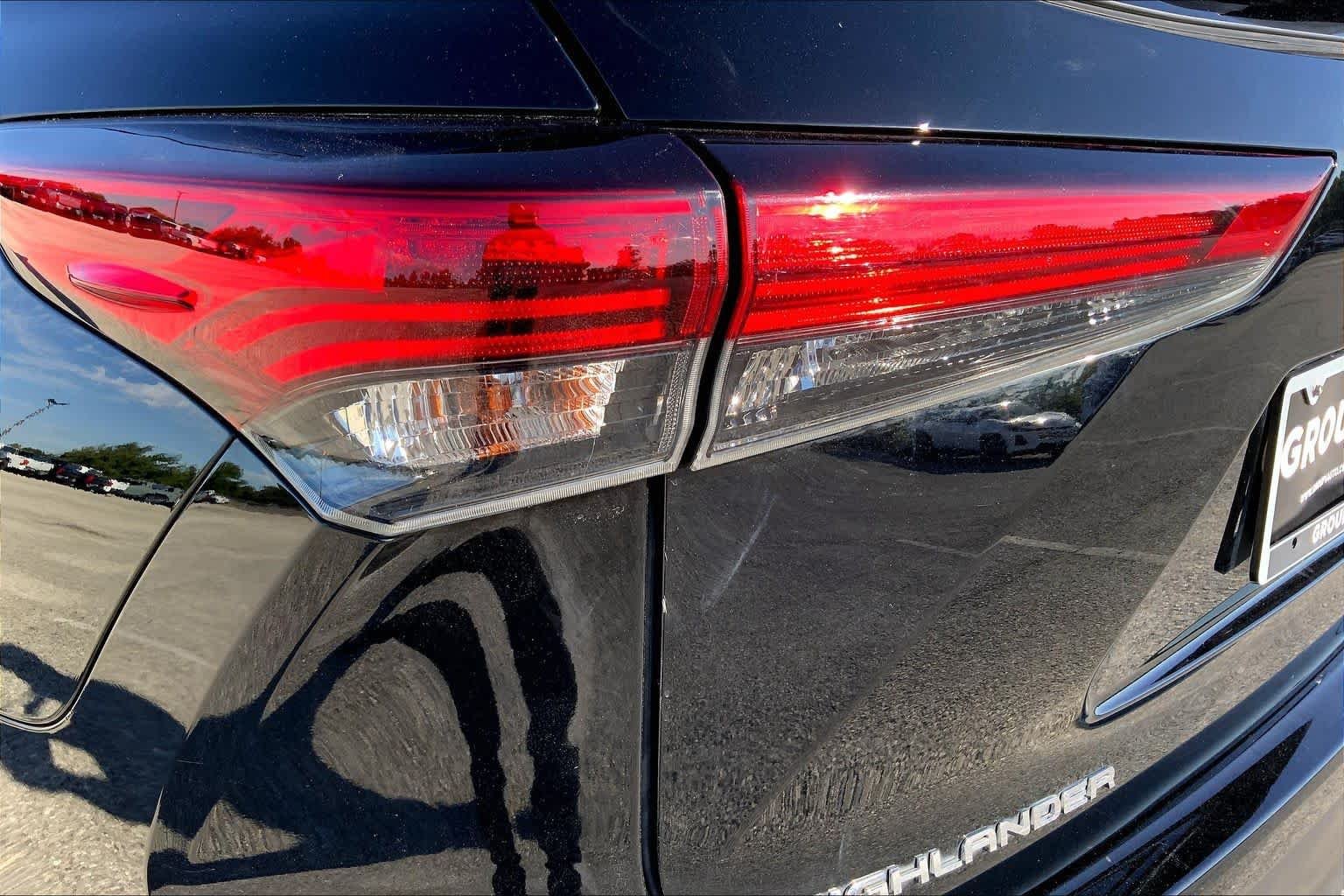 Used 2021 Midnight Black Metallic Toyota XLE image 28