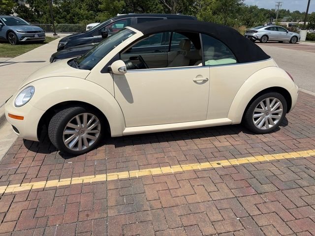 Used 2008 White Volkswagen SE image 1