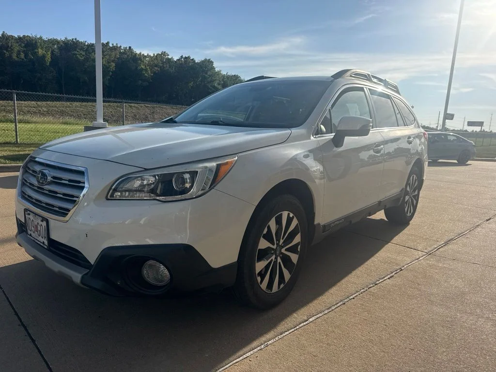 Used 2015 White Subaru 2.5i image 3