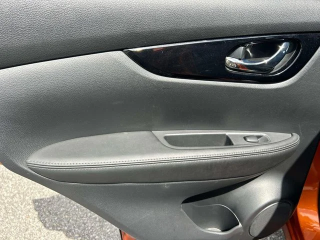 Used 2022 Orange Nissan SV image 18