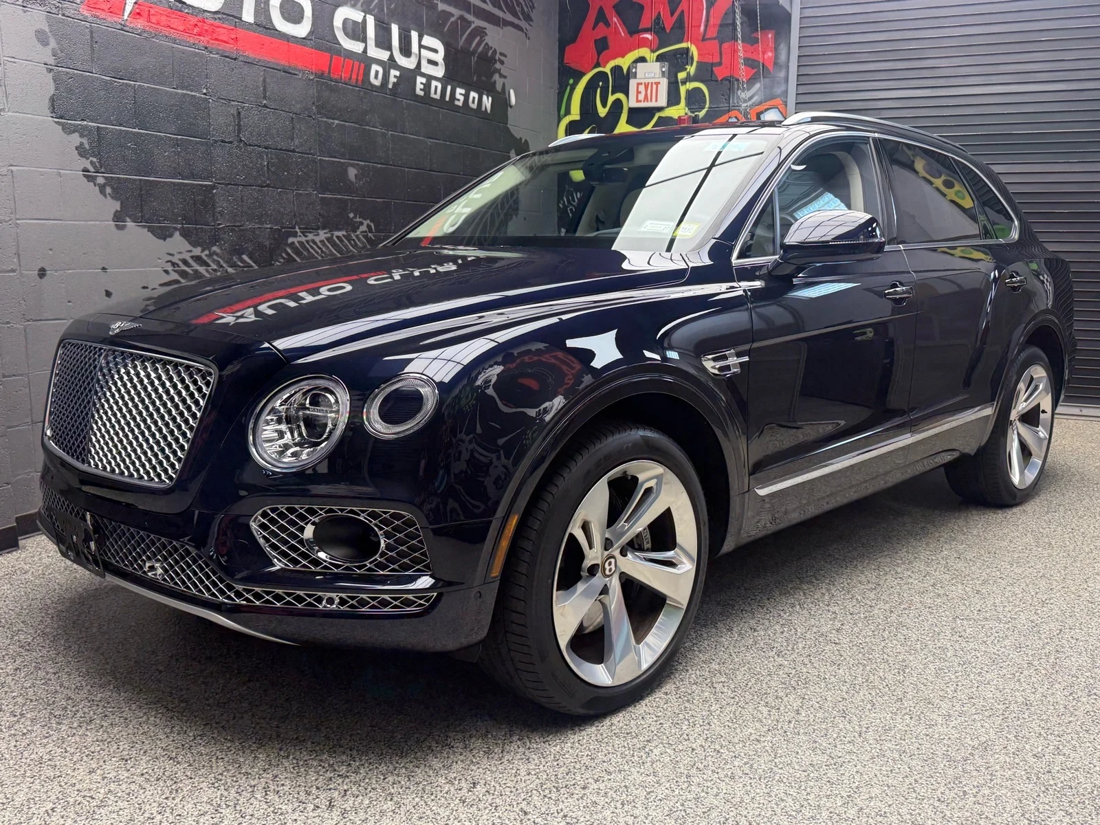 Used 2019 Dk. Blue Bentley V8 image 3