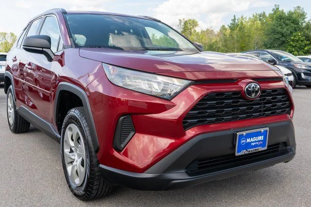 Used 2019 Red Toyota LE image 4