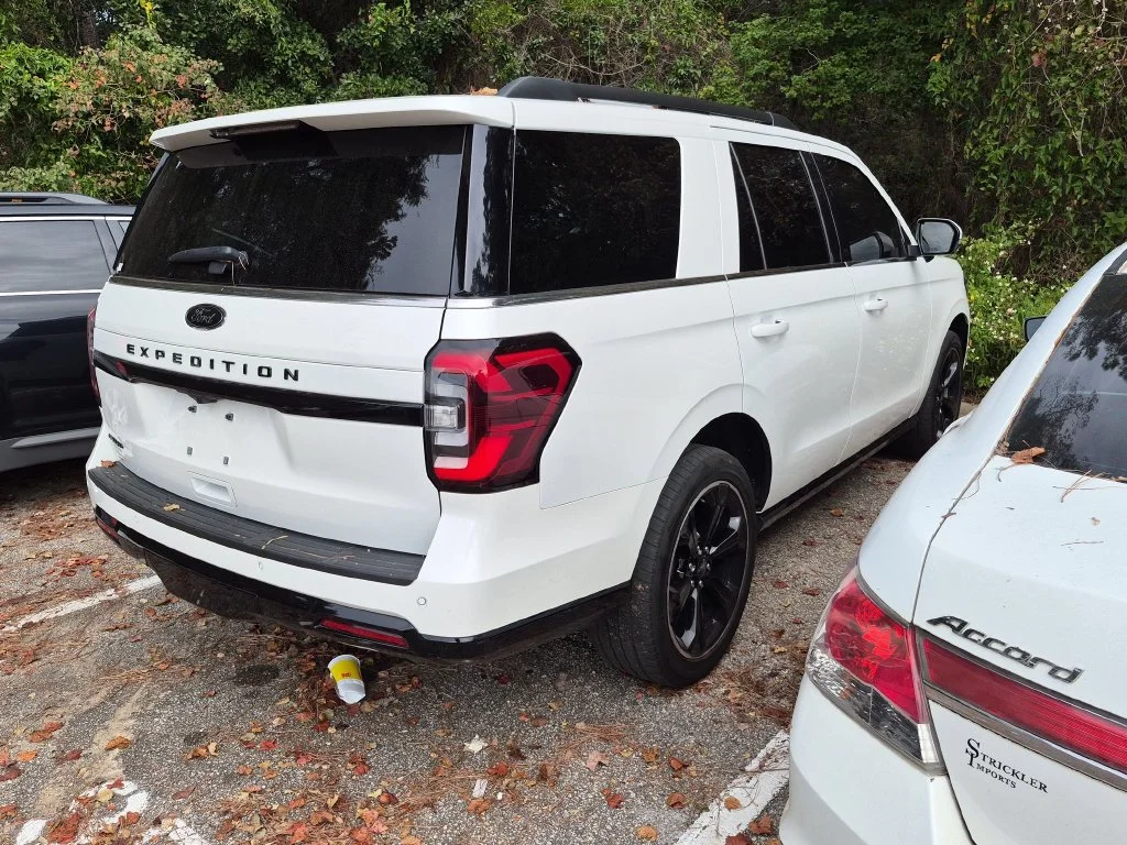 Used 2023 White Ford Limited image 4