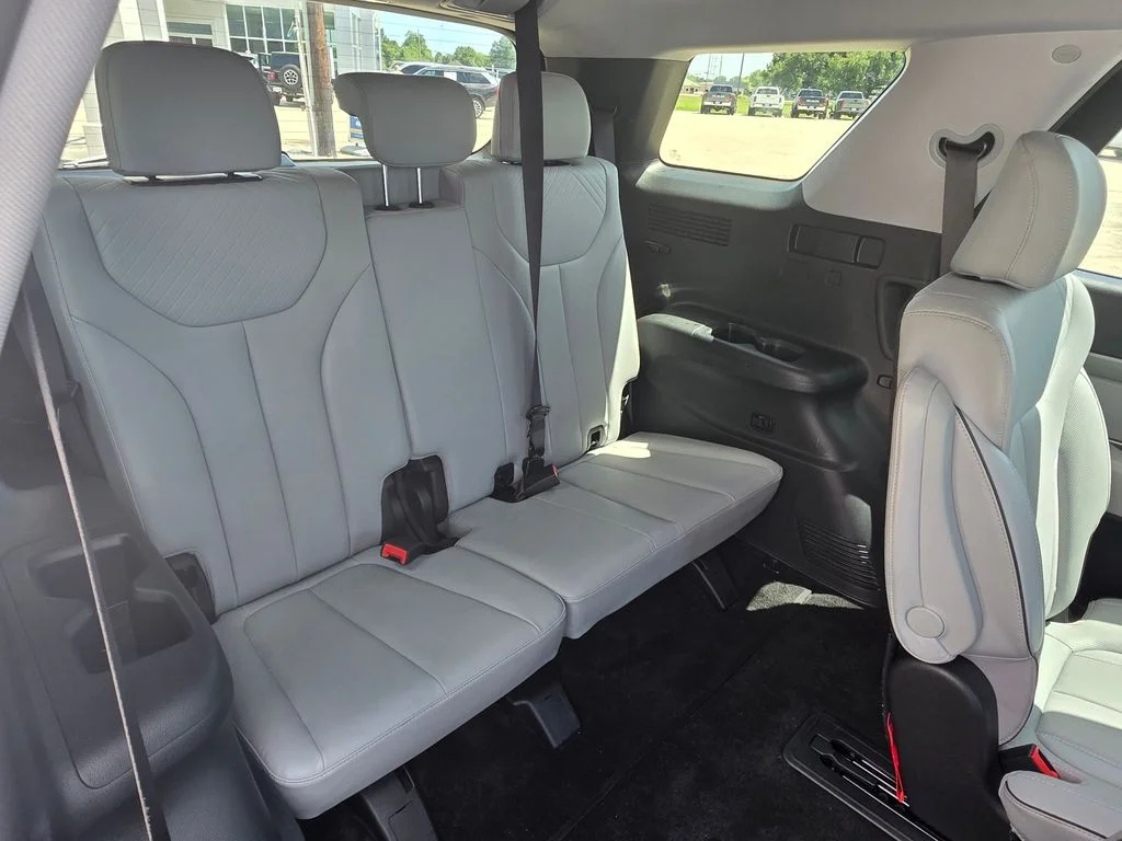 Used 2025 White Hyundai SEL image 15