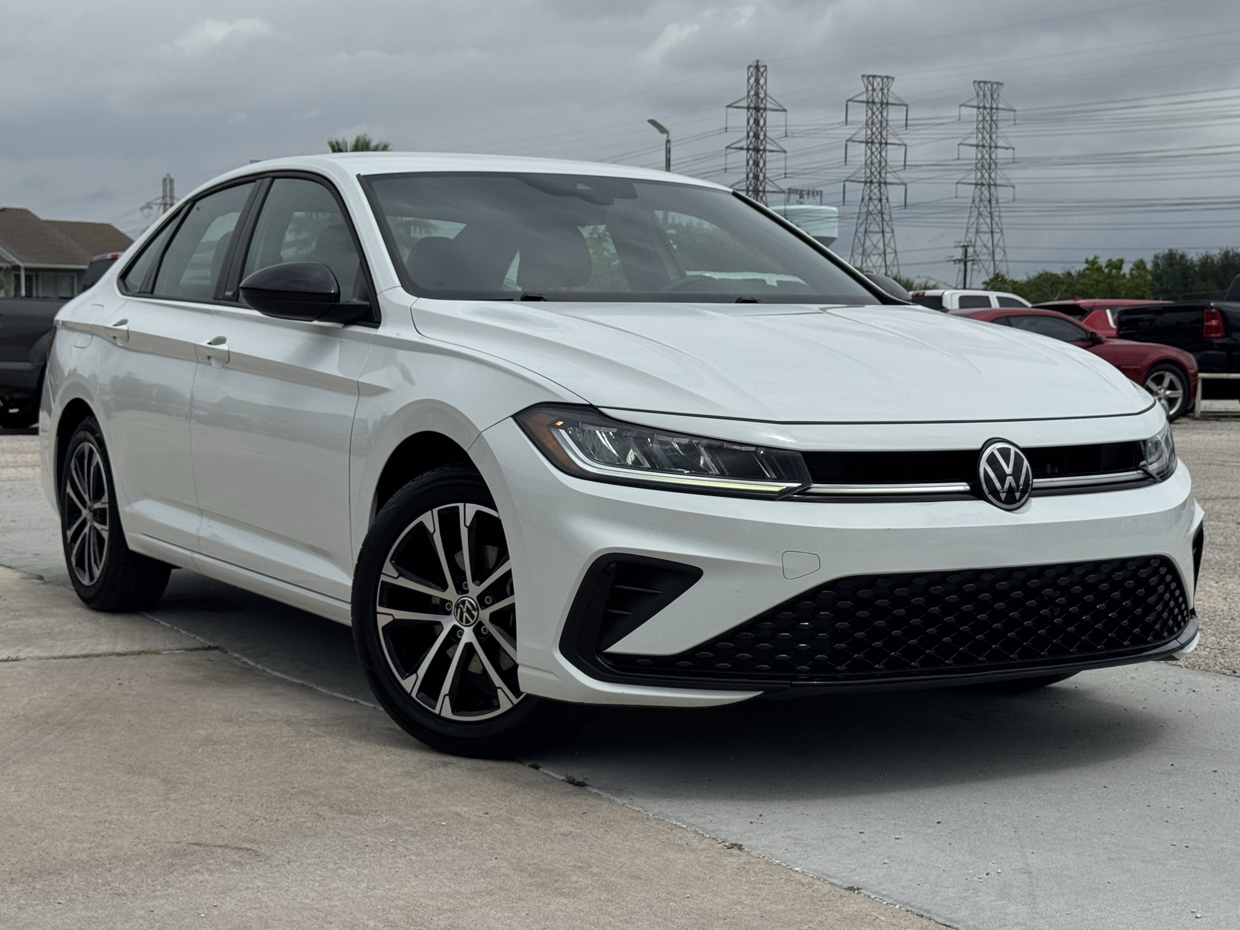 Used 2025 White Volkswagen Sport image 2
