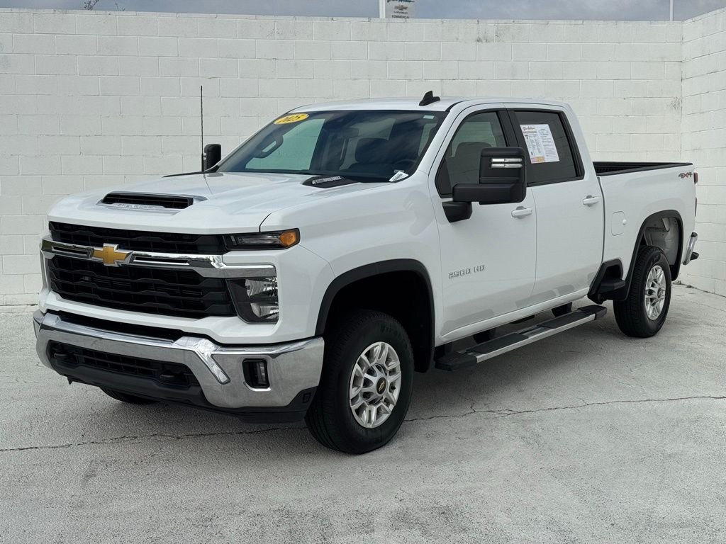 Used 2025 White Chevrolet LT image 10