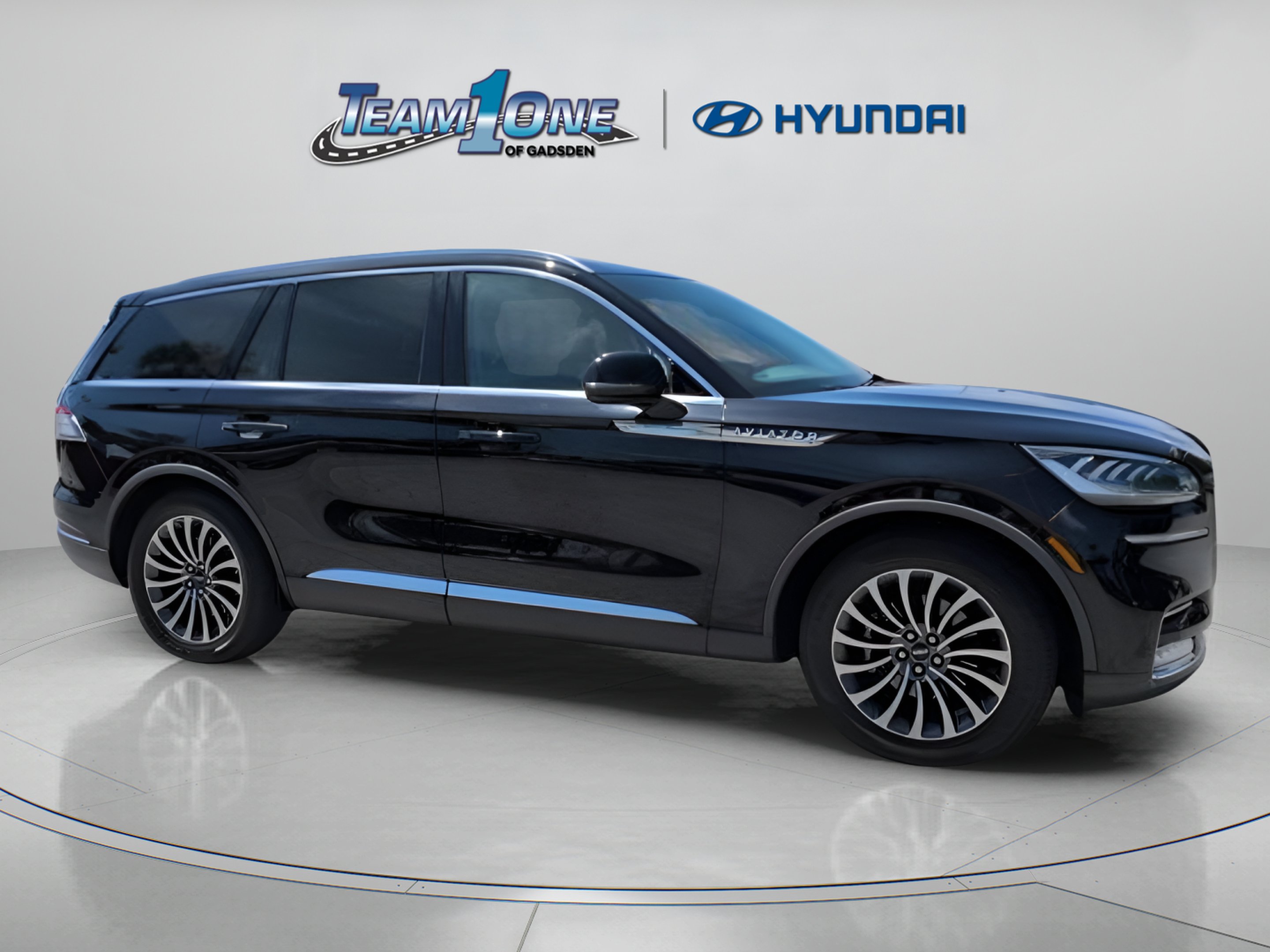 Used 2021 Black Lincoln Reserve image 1
