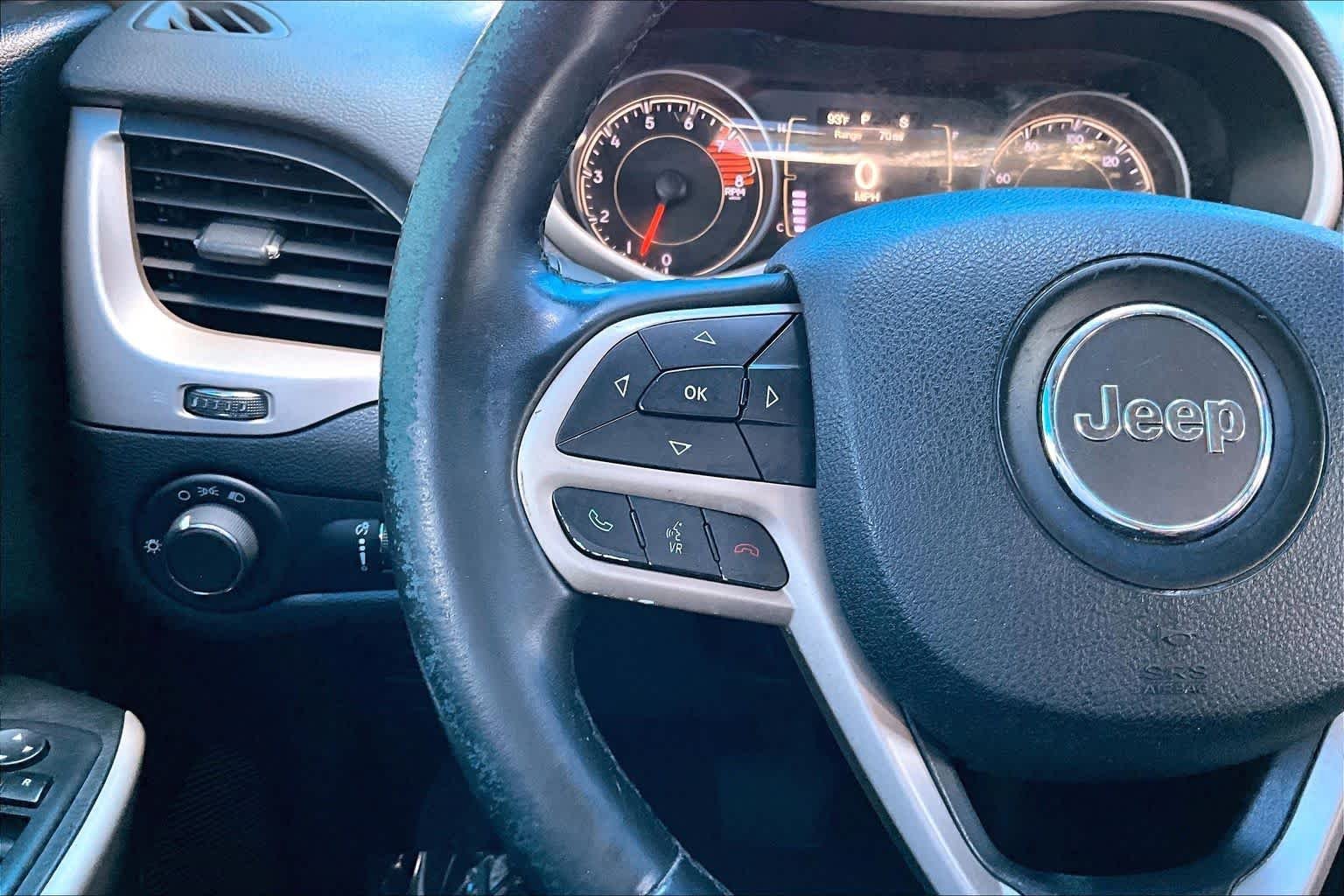 Used 2017 Granite Crystal Metallic Clearcoat Jeep Altitude image 23