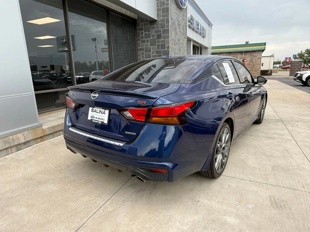 Used 2023 Blue Nissan 2.0 SR image 4