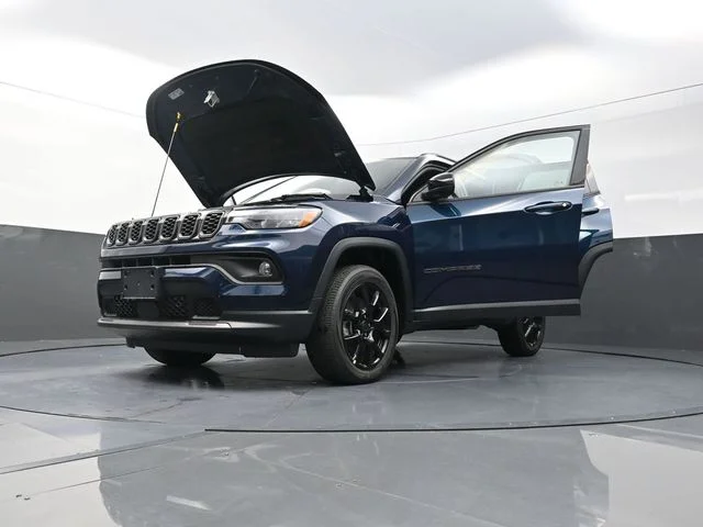 New 2026 Fathom Blue Pearl-Coat Exterior Paint Jeep Latitude image 31